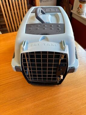 Petmate Pet Taxi Small Pet Carrier 19”